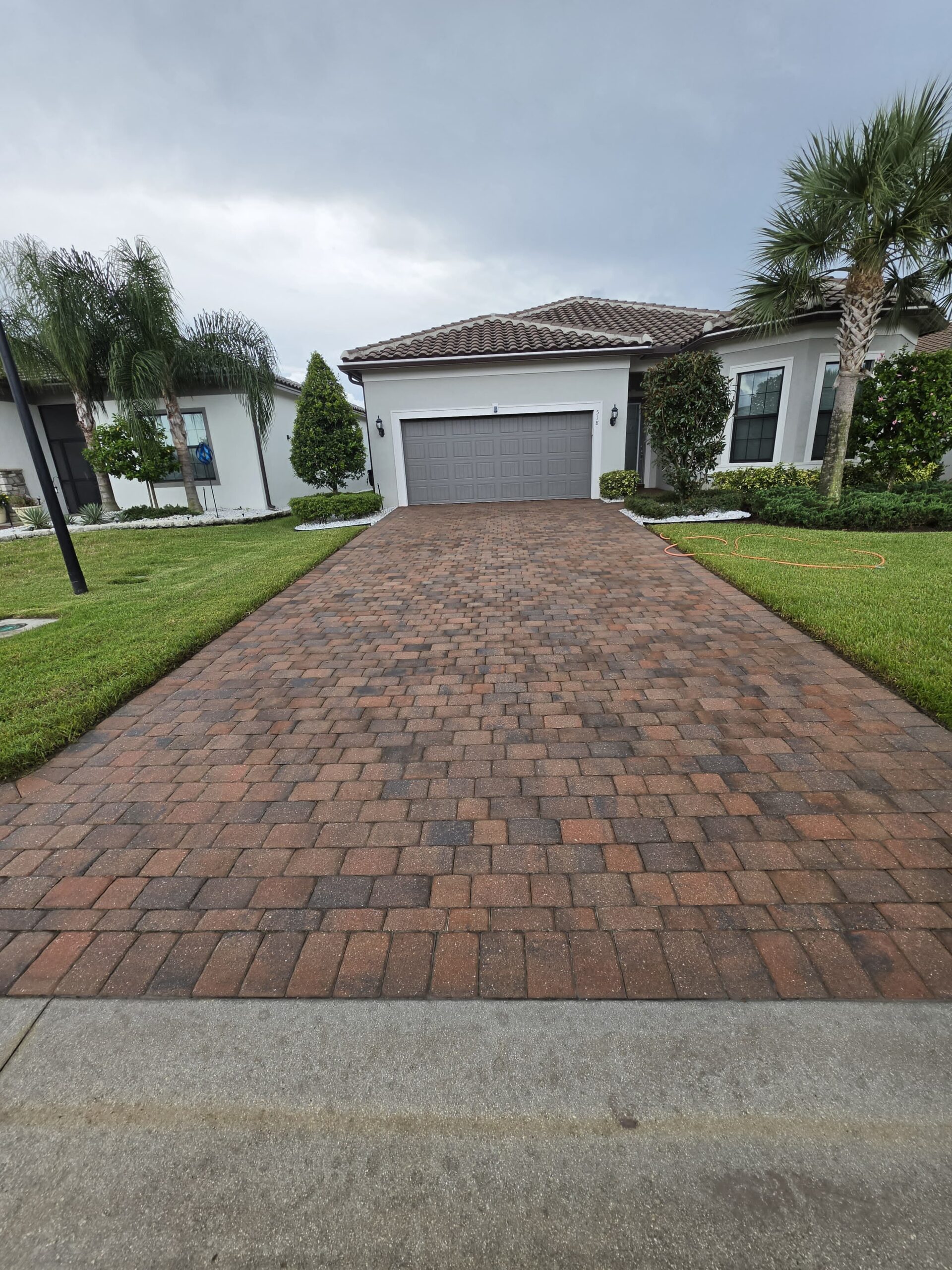 Driveway and sidewalk pressure washing in Jupiter Florida